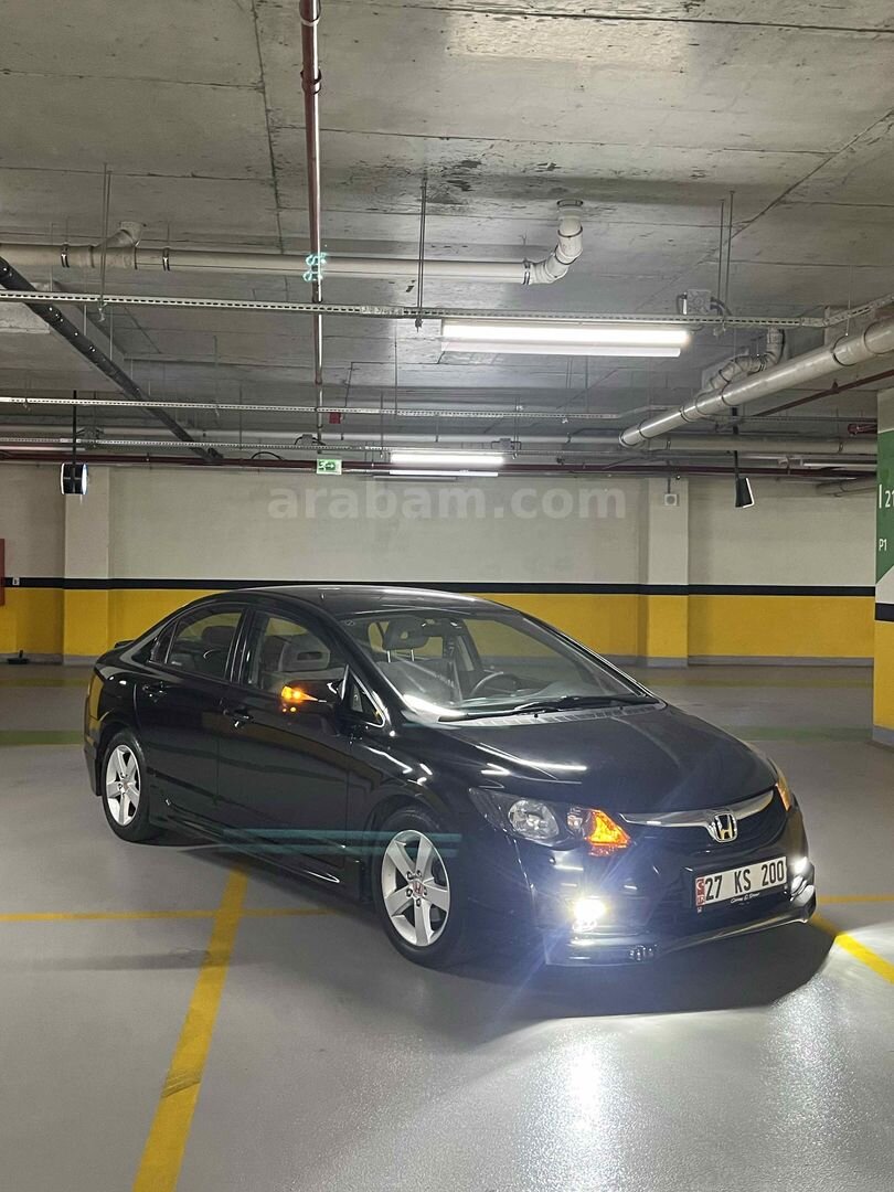 Sahibinden Honda Civic 1.6i VTEC Premium 2011 Model İstanbul 135.000 km Siyah 1