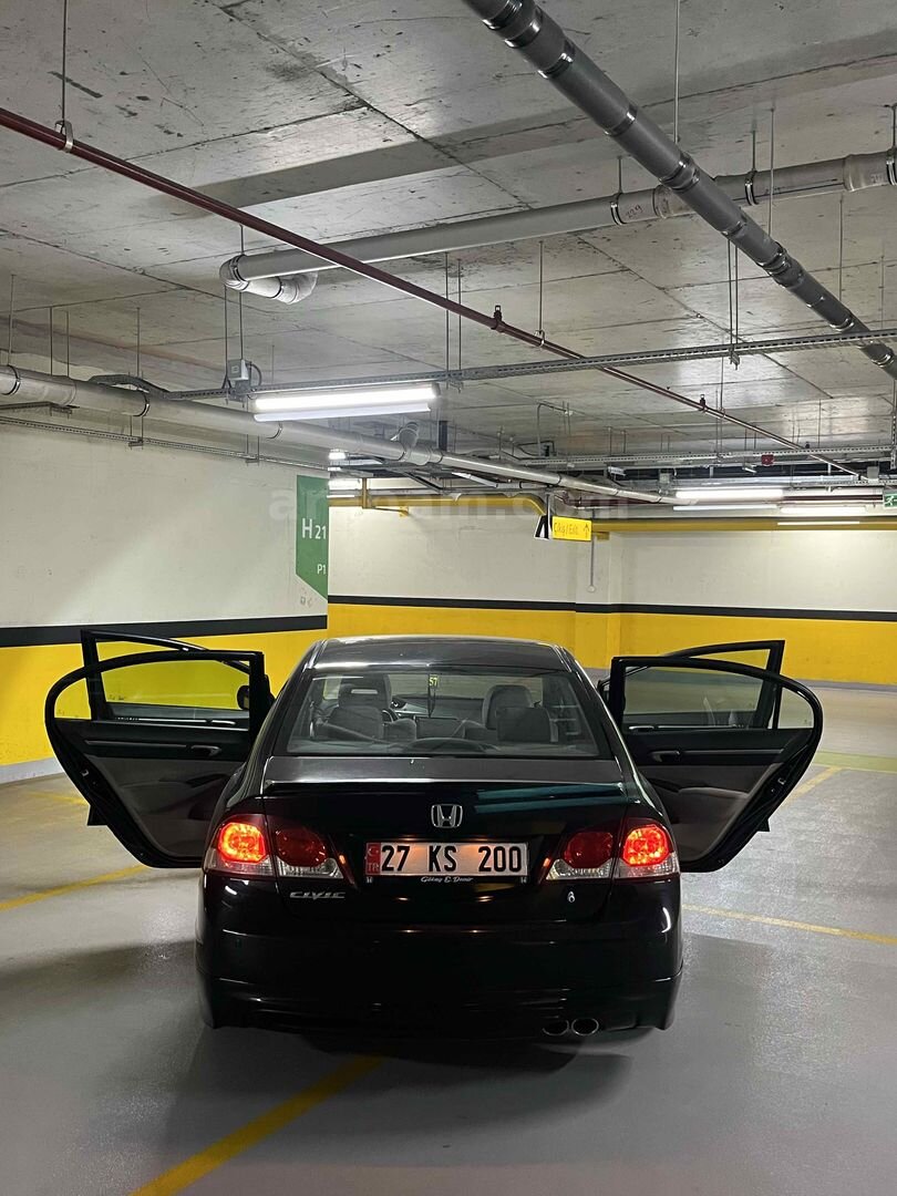 Sahibinden Honda Civic 1.6i VTEC Premium 2011 Model İstanbul 135.000 km Siyah 3