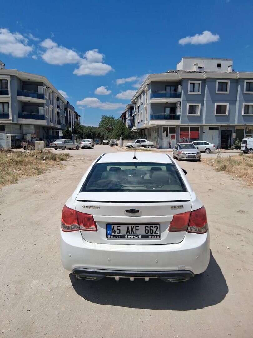 Sahibinden Chevrolet Cruze 1.6 2010 Model Manisa 130.000 km Beyaz 2