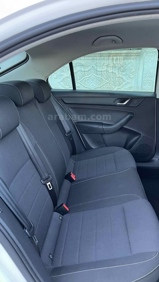 Sahibinden Skoda Rapid 1.6 TDI GreenTec Style 2015 Model Konya 134.000 km Beyaz 3
