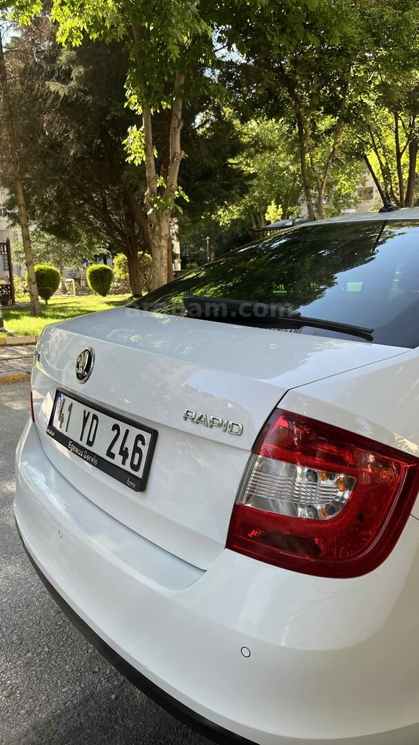Sahibinden Skoda Rapid 1.6 TDI GreenTec Style 2015 Model Konya 134.000 km Beyaz 6