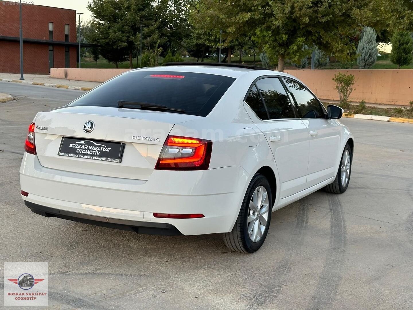 Galeriden Skoda Octavia 1.6 TDI Style 2017 Model Şanlıurfa 219.000 km Beyaz 3