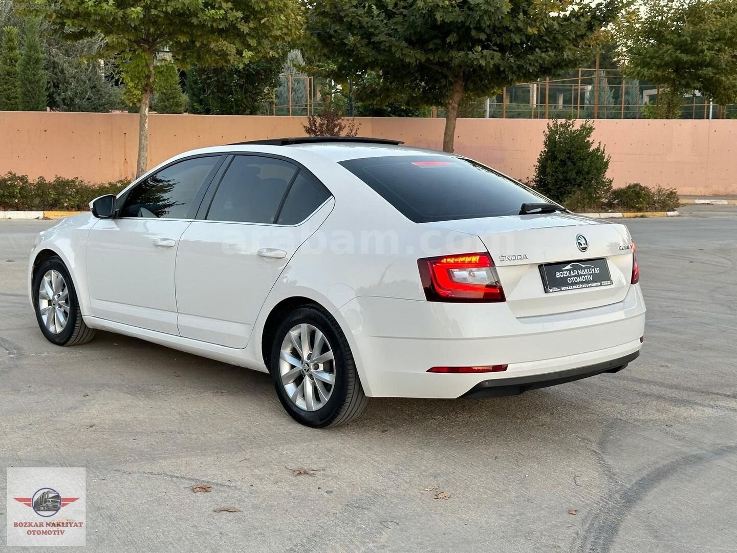 Galeriden Skoda Octavia 1.6 TDI Style 2017 Model Şanlıurfa 219.000 km Beyaz 4