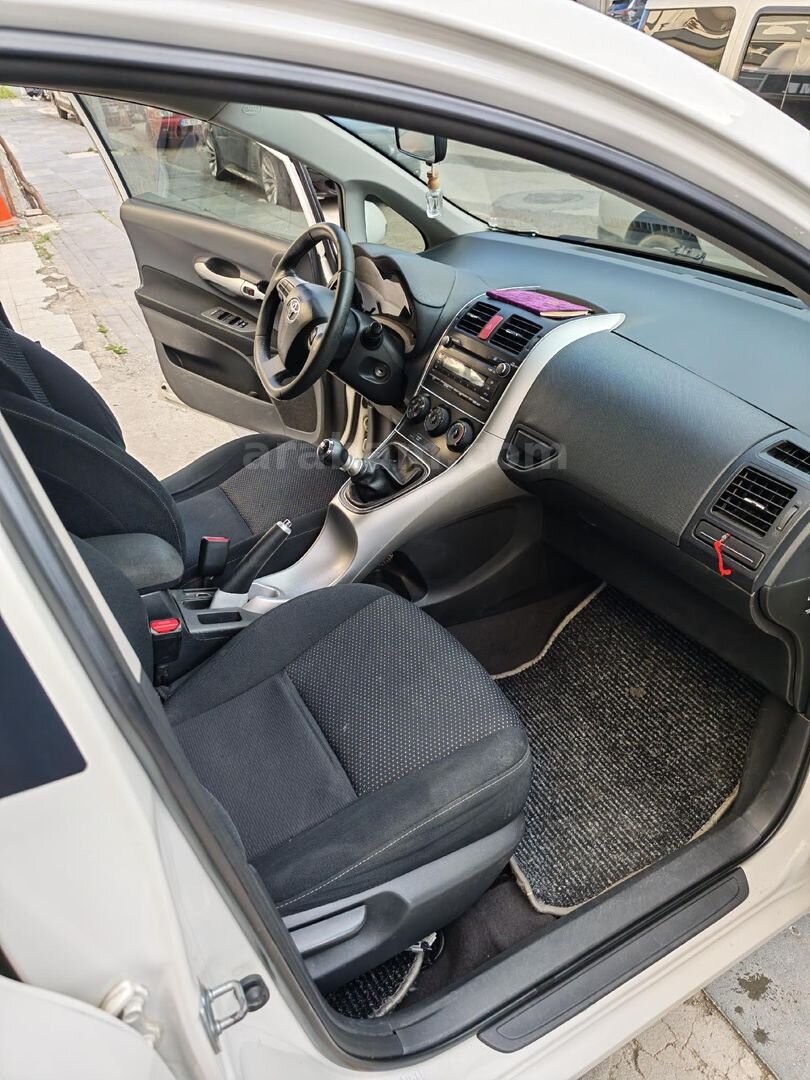 Sahibinden Toyota Auris 1.33 Comfort 2012 Model Ankara 224.000 km Beyaz 7