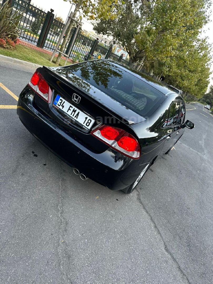 Sahibinden Honda Civic 1.6i VTEC Premium 2010 Model İstanbul 184.000 km Siyah 3