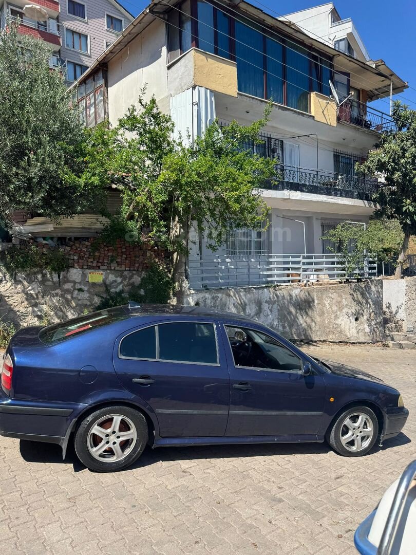 Sahibinden Skoda Octavia 1.6 Classic 2000 Model Kocaeli 262.000 km Lacivert 4
