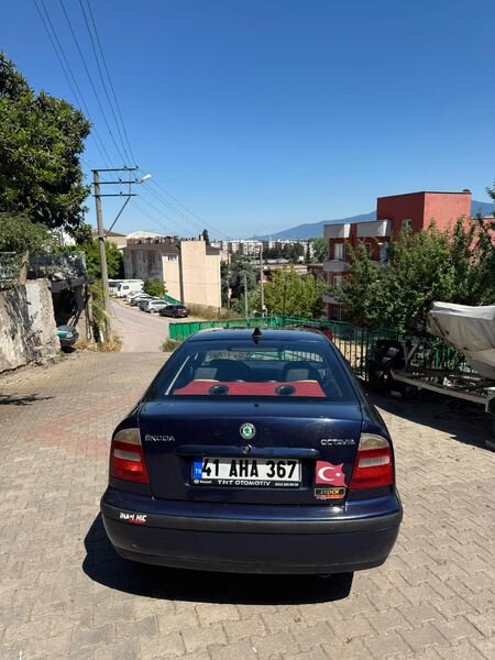 Sahibinden Skoda Octavia 1.6 Classic 2000 Model Kocaeli 262.000 km Lacivert