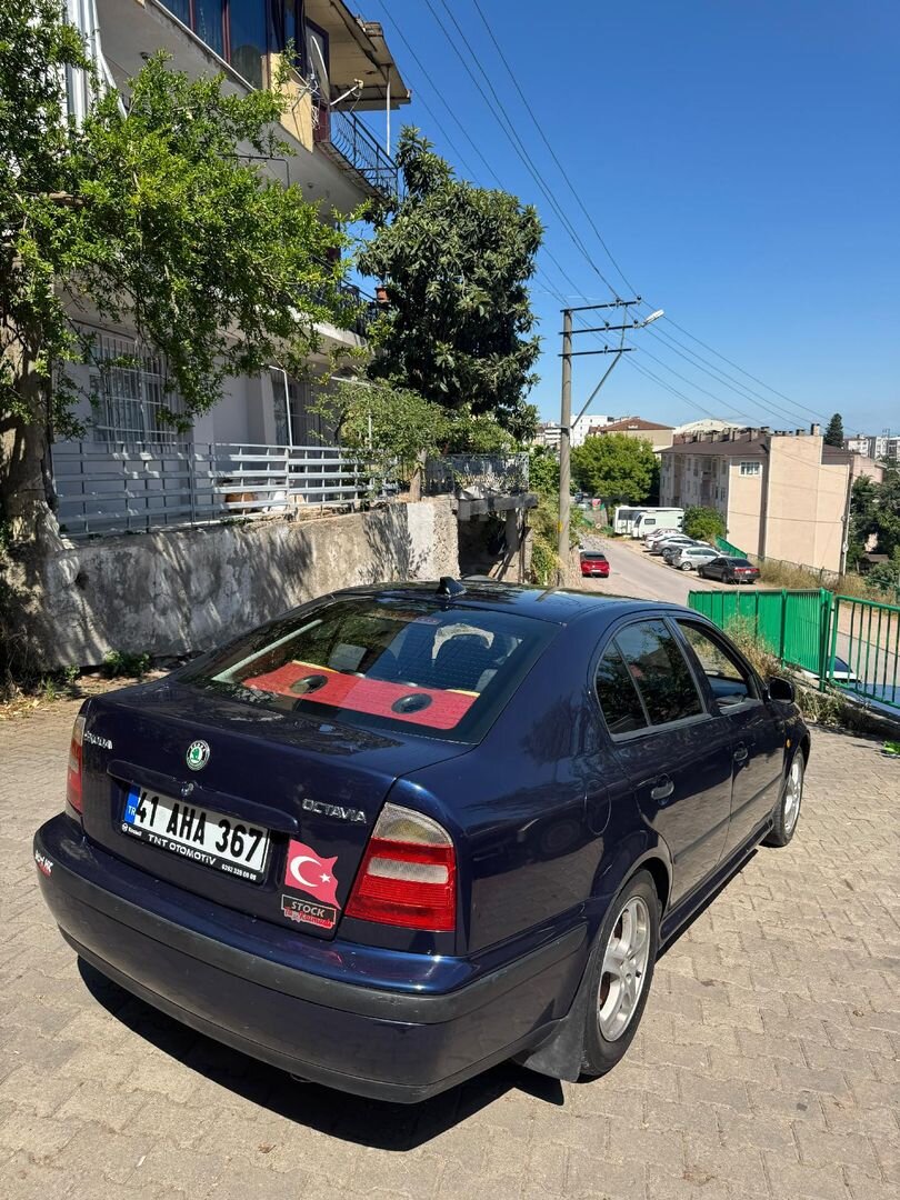 Sahibinden Skoda Octavia 1.6 Classic 2000 Model Kocaeli 262.000 km Lacivert 5