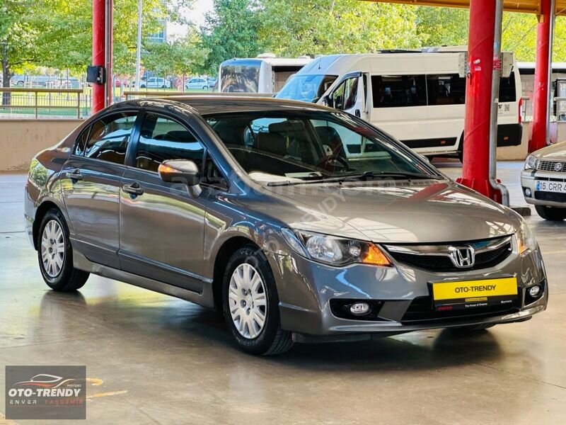 Galeriden Honda Civic 1.6i VTEC Dream 2011 Model Bursa 108.600 km Füme
