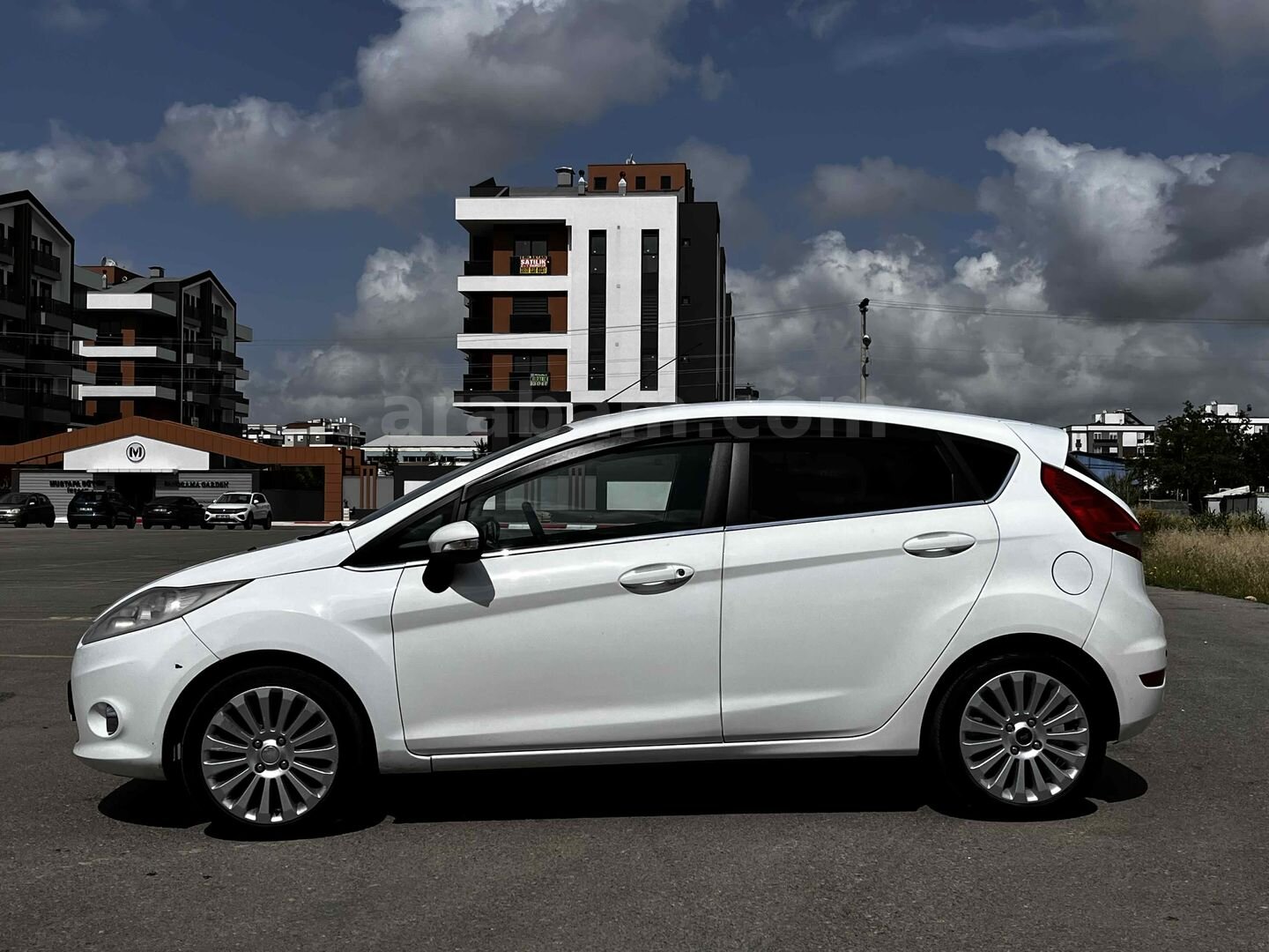 Sahibinden Ford Fiesta 1.4 TDCi Titanium X 2010 Model Antalya 260.000 km Beyaz 4