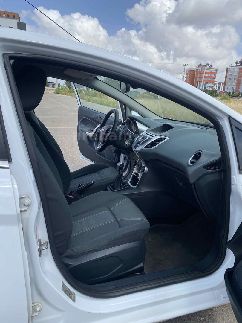 Sahibinden Ford Fiesta 1.4 TDCi Titanium X 2010 Model Antalya 260.000 km Beyaz 7