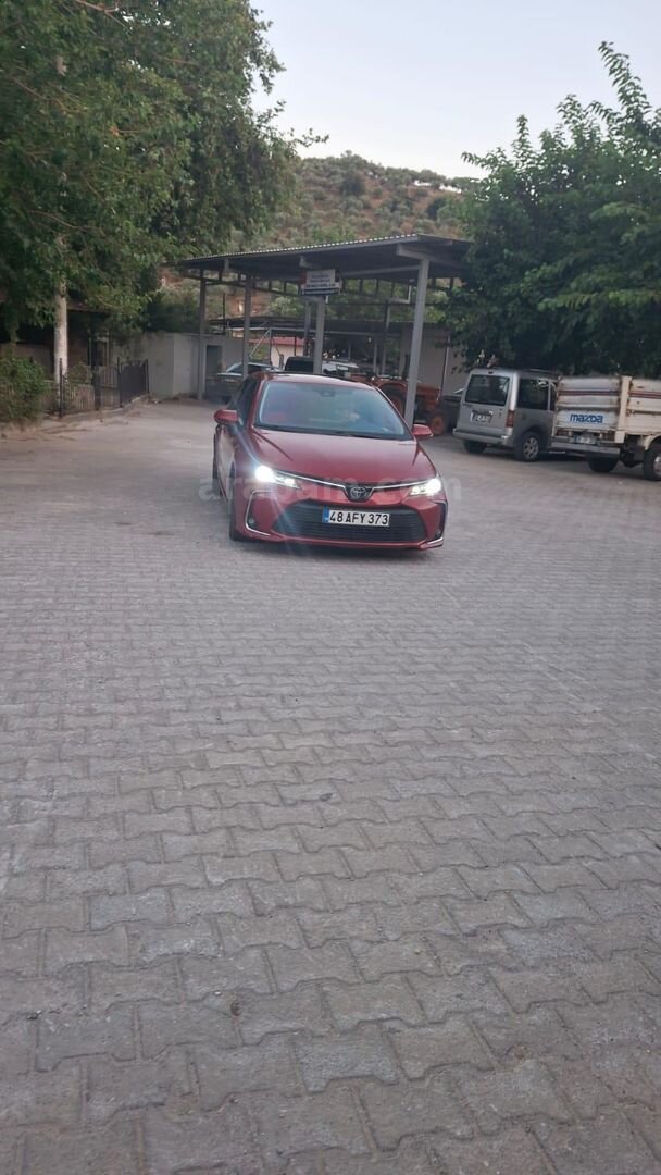 Sahibinden Toyota Corolla 1.5 Flame X-Pack 2021 Model Muğla 74.000 km Kırmızı 3