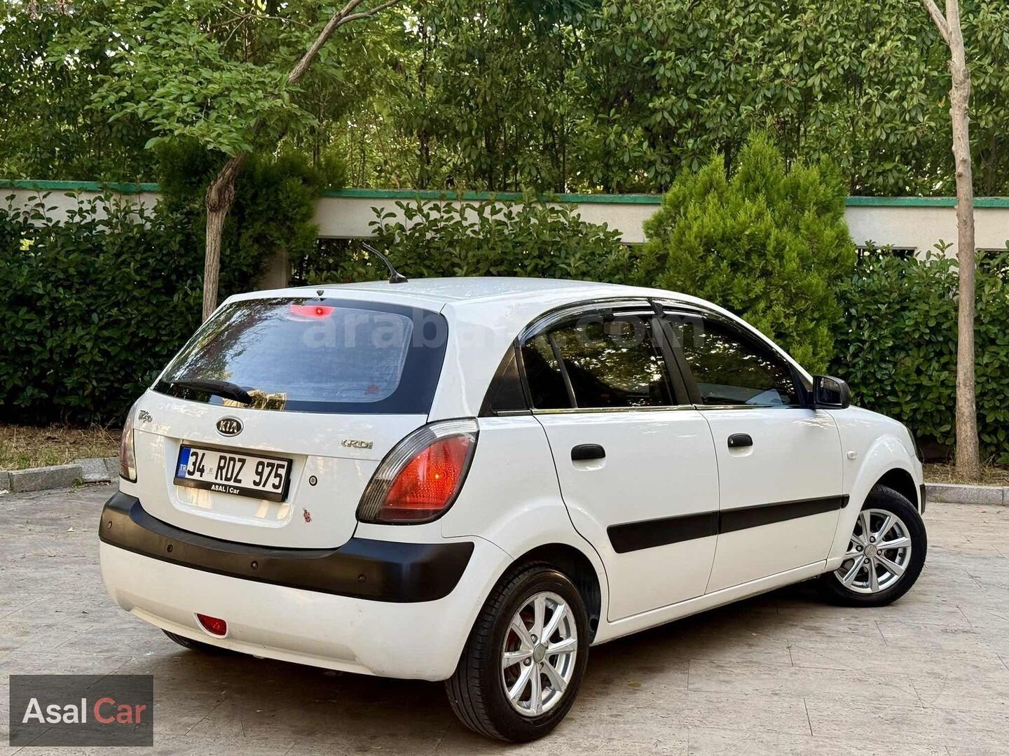 Galeriden Kia Rio 1.5 CRDi Trend 2009 Model İstanbul 240.000 km Beyaz 7