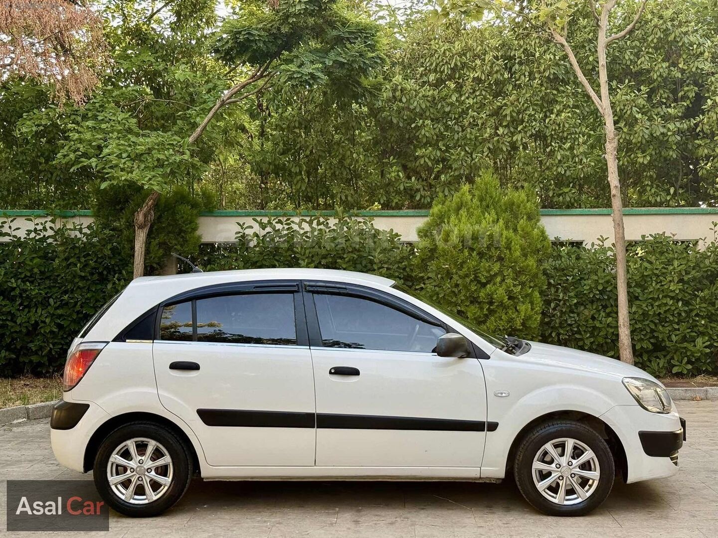 Galeriden Kia Rio 1.5 CRDi Trend 2009 Model İstanbul 240.000 km Beyaz 6