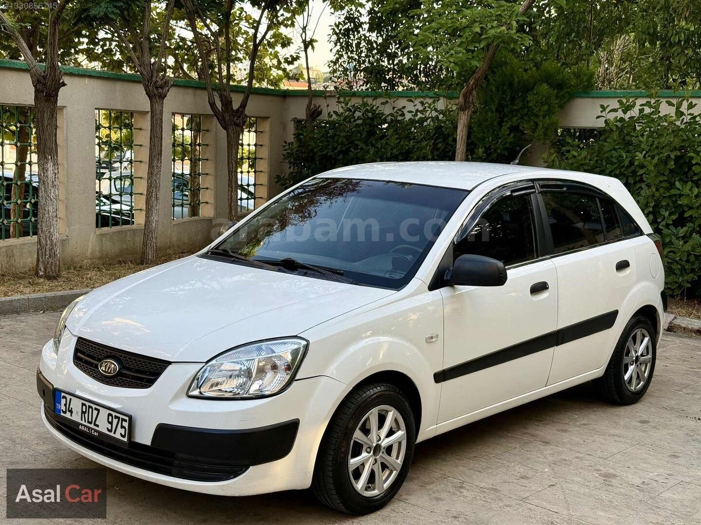 Galeriden Kia Rio 1.5 CRDi Trend 2009 Model İstanbul 240.000 km Beyaz 3