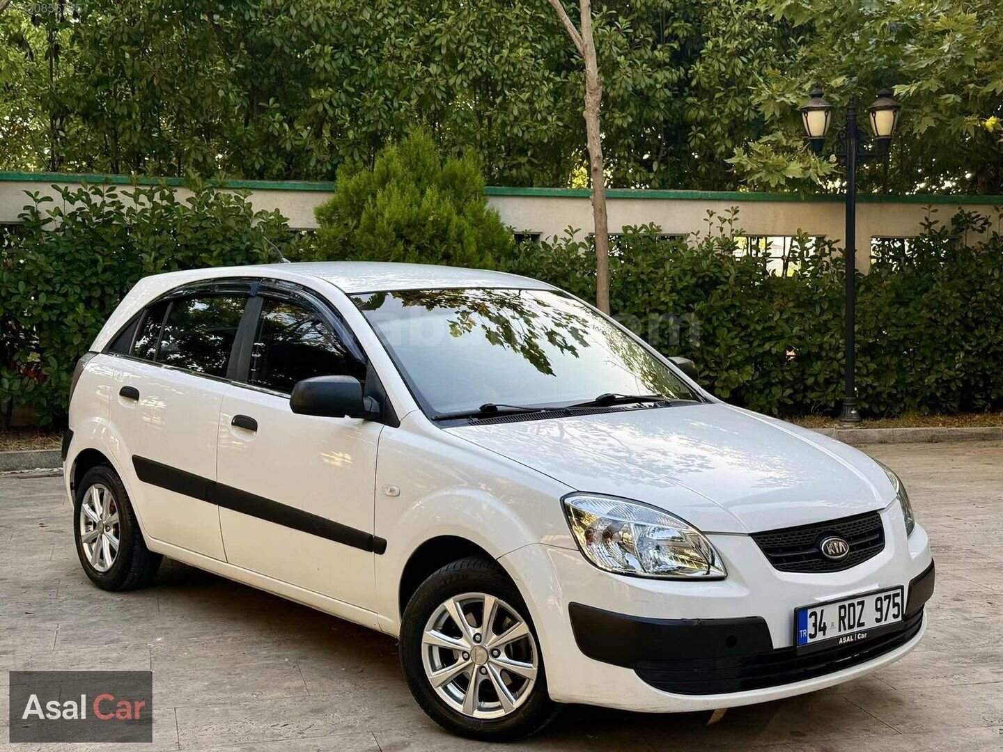 Galeriden Kia Rio 1.5 CRDi Trend 2009 Model İstanbul 240.000 km Beyaz 5