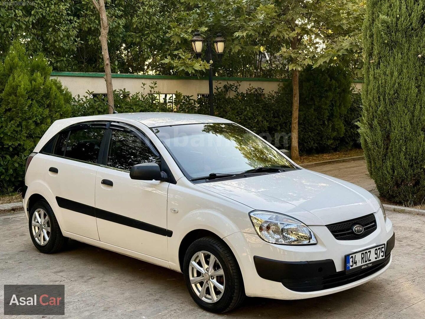 Galeriden Kia Rio 1.5 CRDi Trend 2009 Model İstanbul 240.000 km Beyaz 4