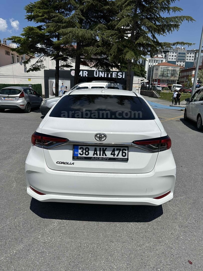 Sahibinden Toyota Corolla 1.5 Dream X-Pack 2023 Model Kayseri 49.950 km Beyaz 4
