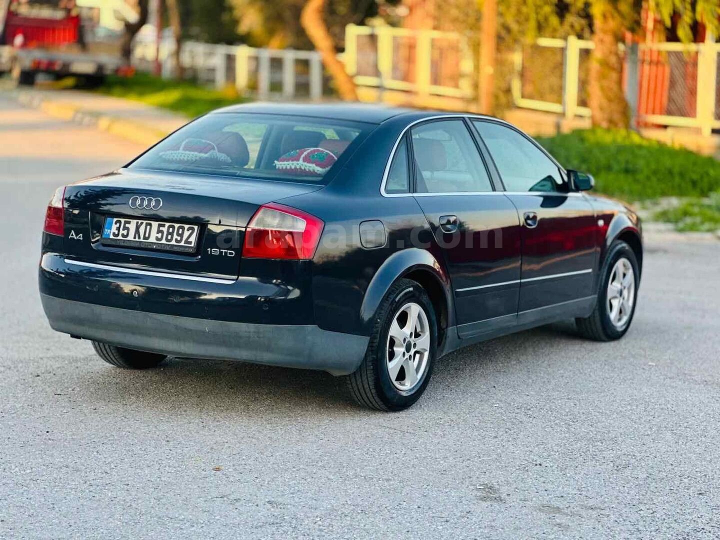 Sahibinden Audi A4 Sedan 1.9 TDI 2004 Model İzmir 430.000 km Lacivert 3