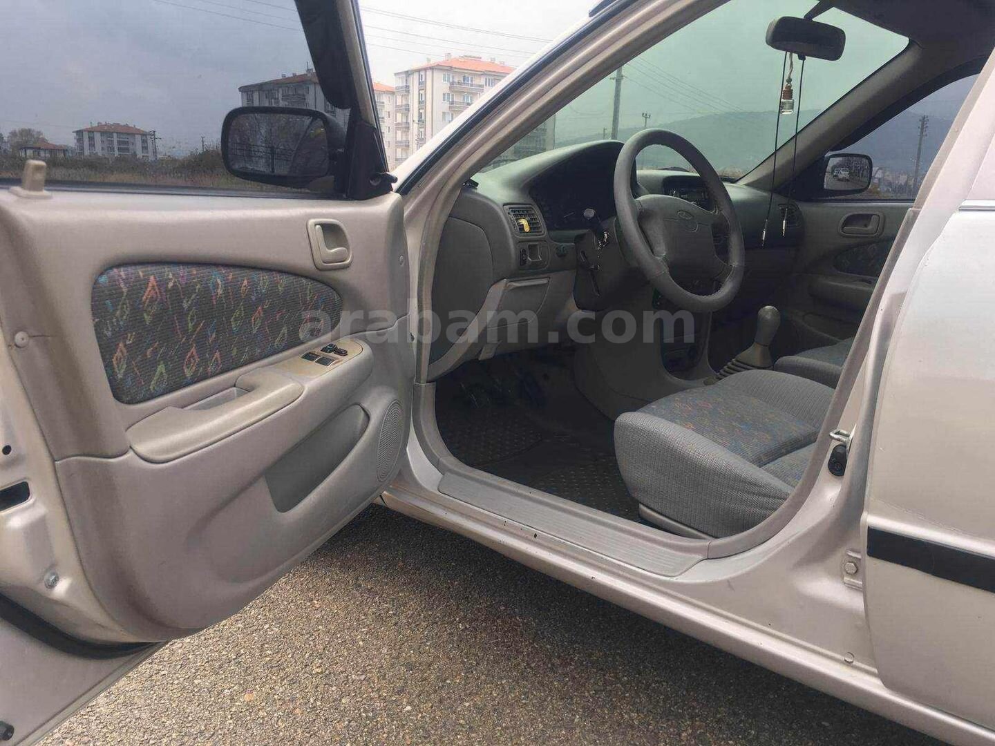 Sahibinden Toyota Corolla 1.3 Terra 2000 Model Uşak 370.000 km Gri (Gümüş) 4
