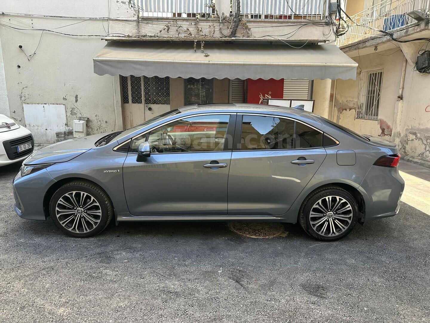 Sahibinden Toyota Corolla 1.8 Hybrid Flame X-Pack 2020 Model İzmir 126.000 km Mavi 4
