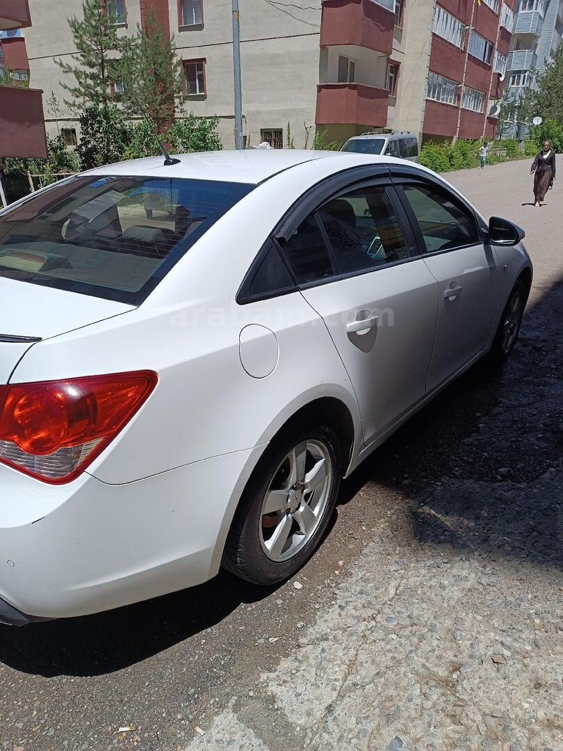 Sahibinden Chevrolet Cruze 1.6 LS Plus 2011 Model Ağrı 250.000 km Beyaz 5