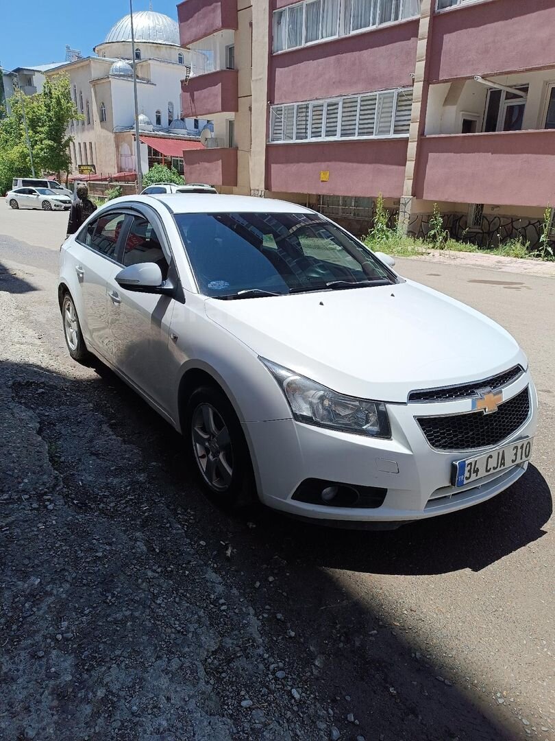 Sahibinden Chevrolet Cruze 1.6 LS Plus 2011 Model Ağrı 250.000 km Beyaz 4