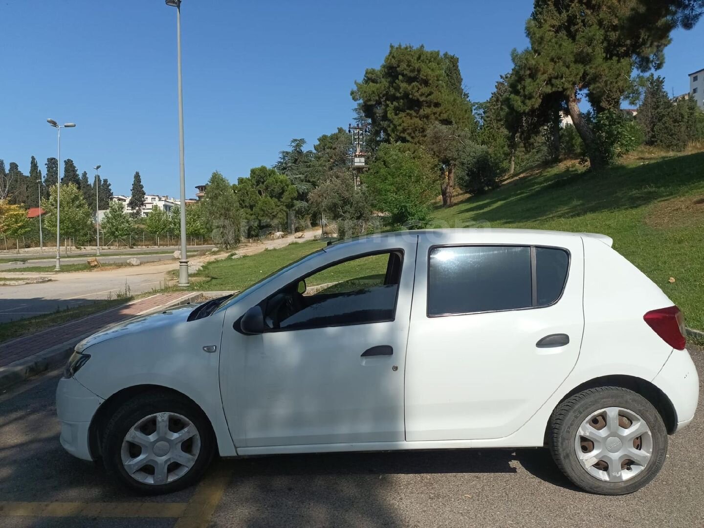 Sahibinden Dacia Sandero 1.2 Ambiance 2013 Model Kocaeli 144.000 km Beyaz 4