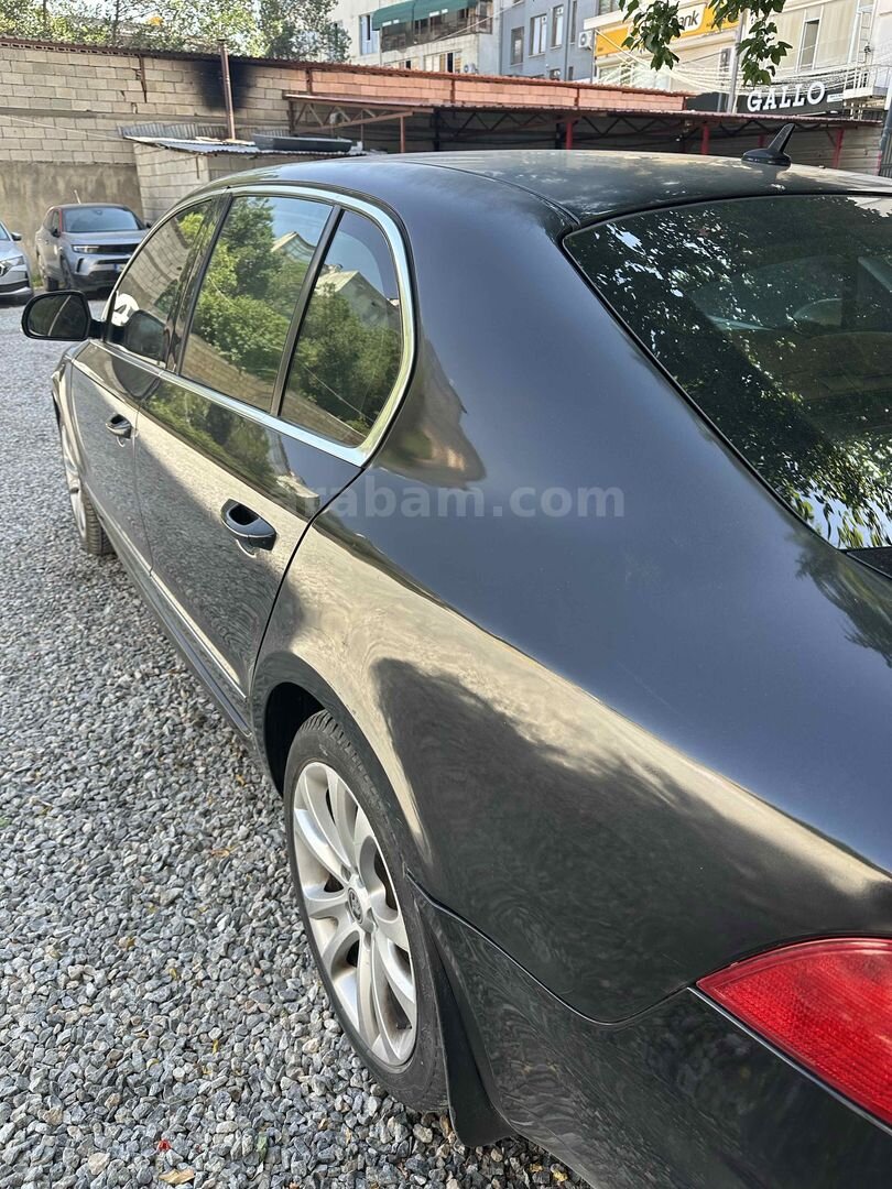 Sahibinden Skoda SuperB 1.4 TSI Elegance 2011 Model Van 187.000 km Siyah 6