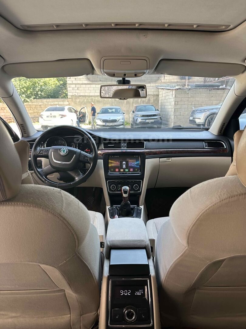 Sahibinden Skoda SuperB 1.4 TSI Elegance 2011 Model Van 187.000 km Siyah 2
