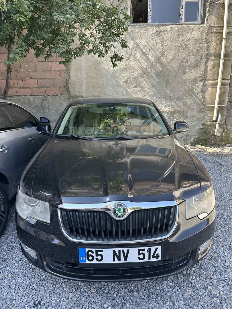 Sahibinden Skoda SuperB 1.4 TSI Elegance 2011 Model Van 187.000 km Siyah 1