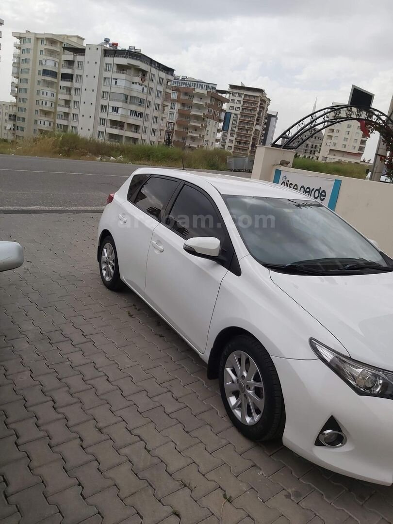 Sahibinden Toyota Auris 1.33 Life 2014 Model Şanlıurfa 97.500 km Beyaz 4