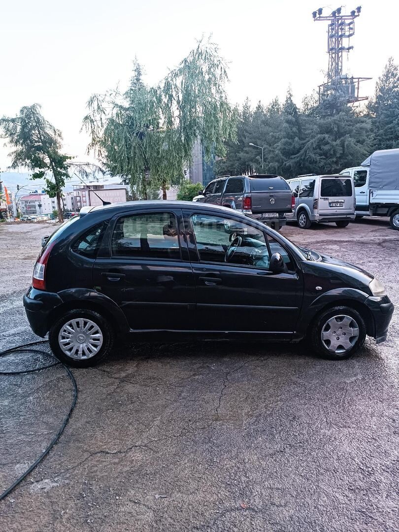 Sahibinden Citroen C3 1.4 Comfort 2010 Model Rize 223.000 km Siyah 6