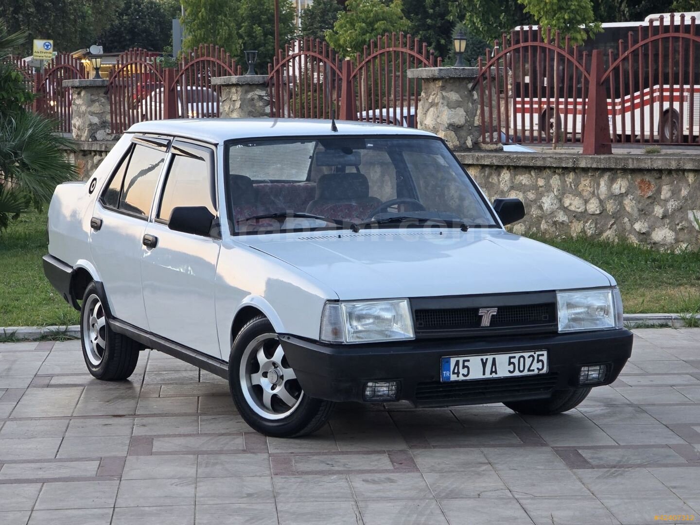 Galeriden Tofaş Şahin 1.6 1989 Model İzmir 76.000 km Beyaz 2