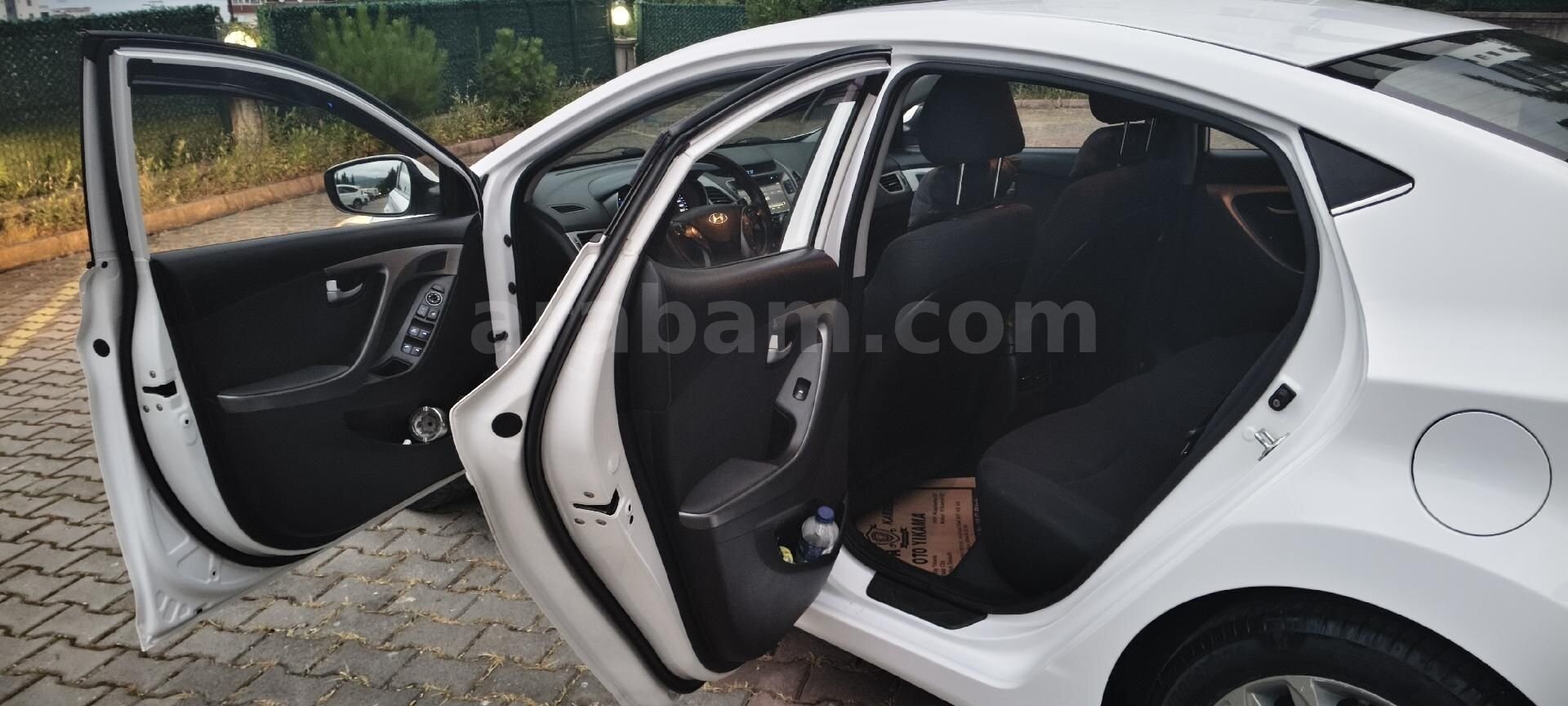 Sahibinden Hyundai Elantra 1.6 CRDi Elite 2014 Model Samsun 153.800 km Beyaz 3