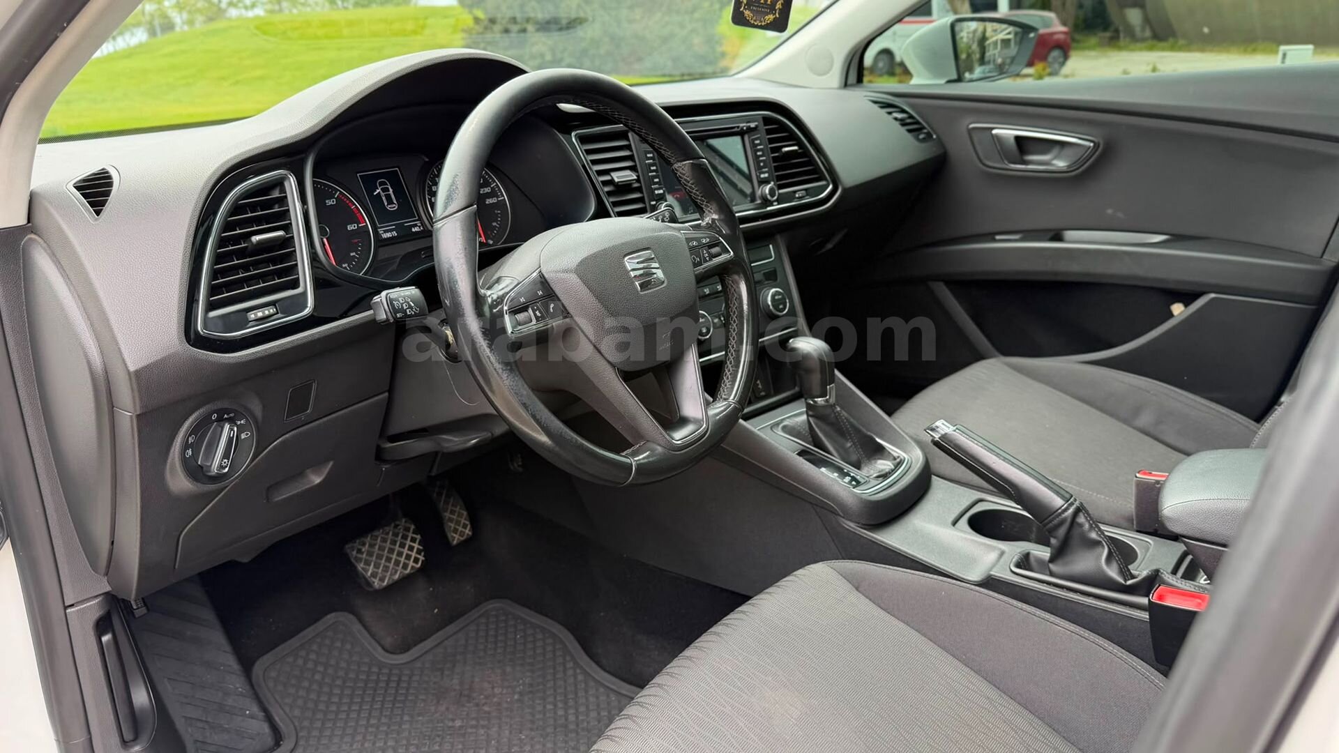 Galeriden Seat Leon 1.6 TDI Style 2016 Model İstanbul 179.000 km Beyaz 3