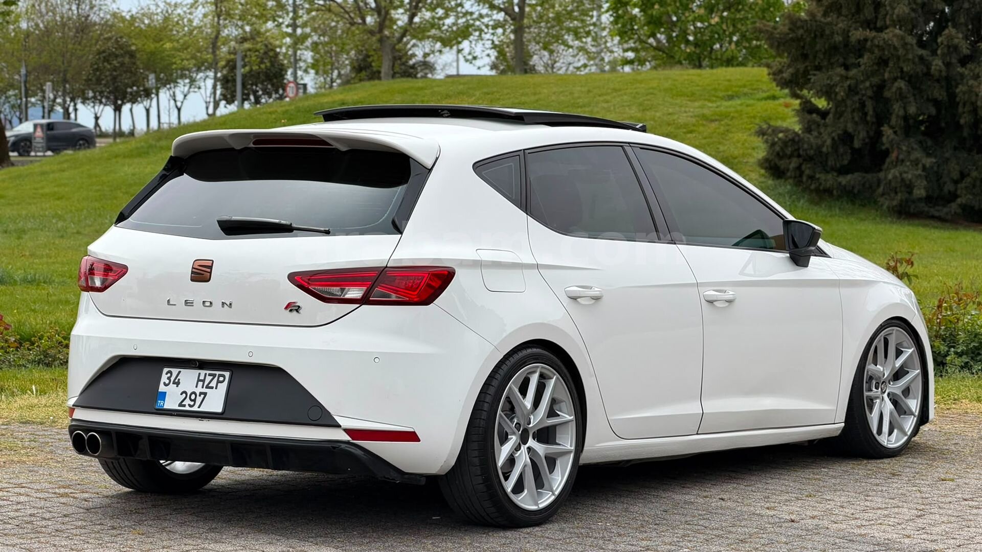 Galeriden Seat Leon 1.6 TDI Style 2016 Model İstanbul 179.000 km Beyaz 4