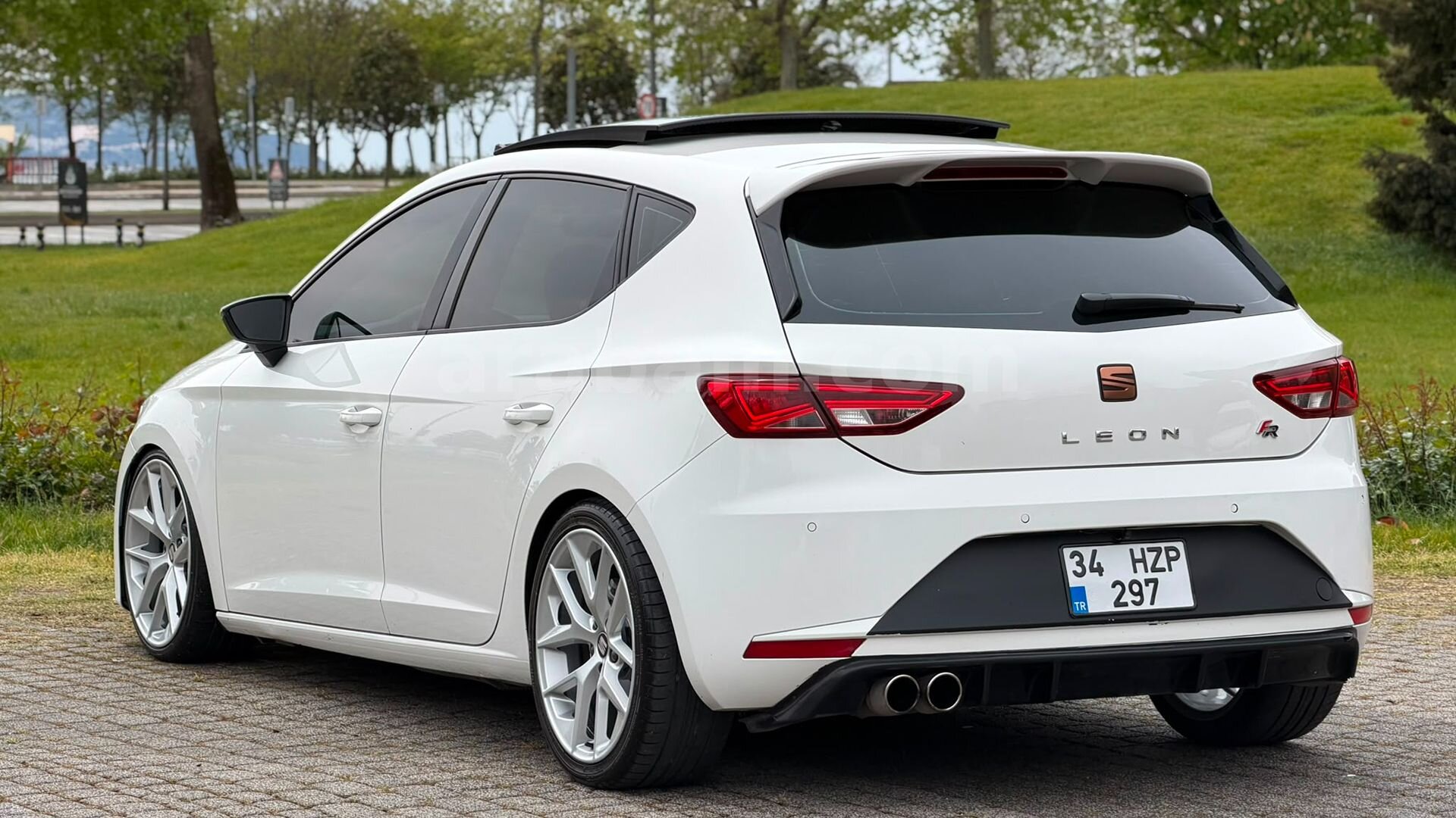Galeriden Seat Leon 1.6 TDI Style 2016 Model İstanbul 179.000 km Beyaz 6