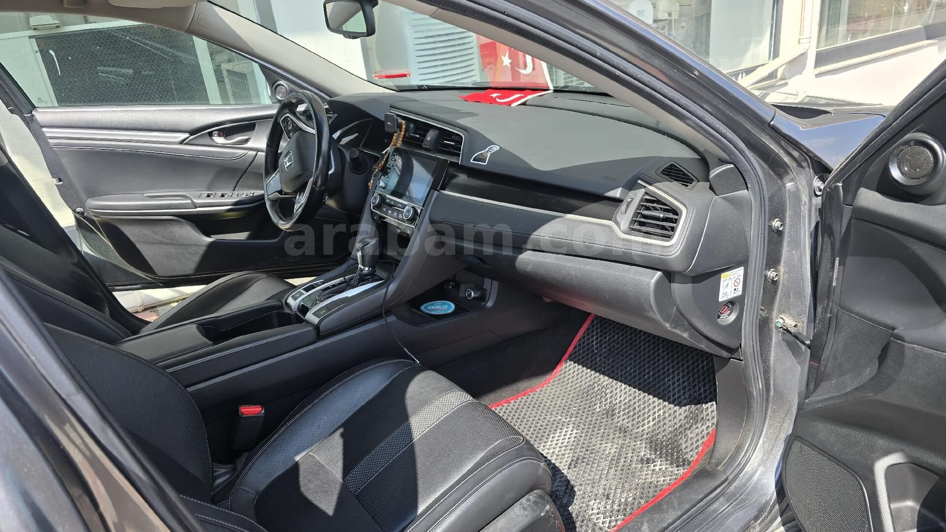 Sahibinden Honda Civic 1.6i VTEC Executive 2021 Model İzmir 92.000 km Füme 1
