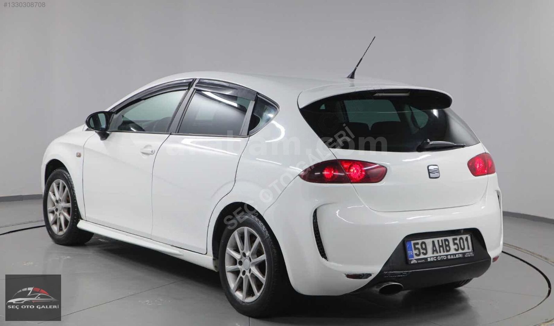 Galeriden Seat Leon 1.6 TDI CR Style 2011 Model Osmaniye 300.000 km Beyaz 3