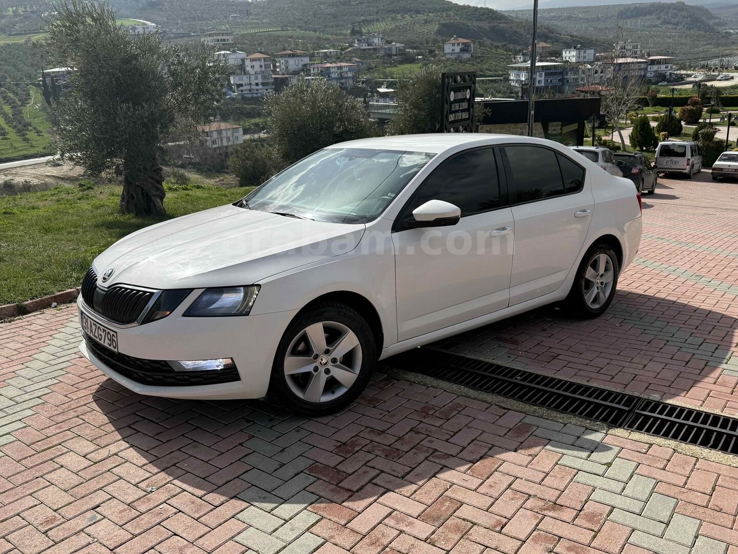 Sahibinden Skoda Octavia 1.6 TDI Optimal 2017 Model Hatay 215.000 km Beyaz 4