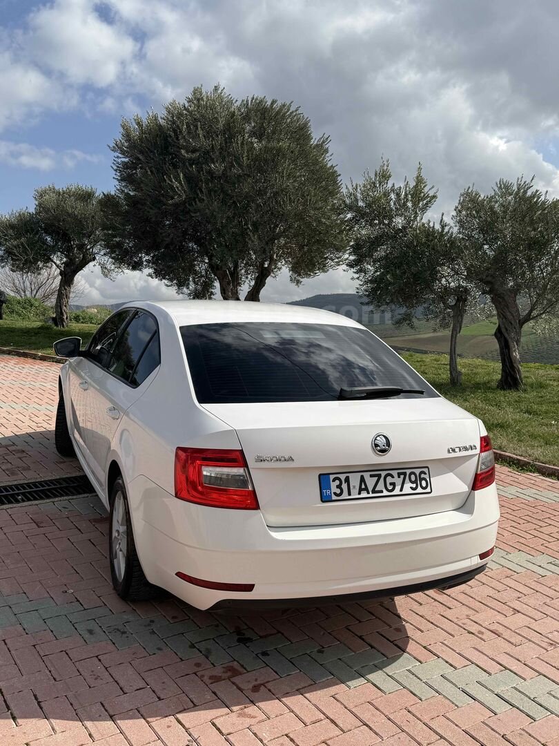 Sahibinden Skoda Octavia 1.6 TDI Optimal 2017 Model Hatay 215.000 km Beyaz 6