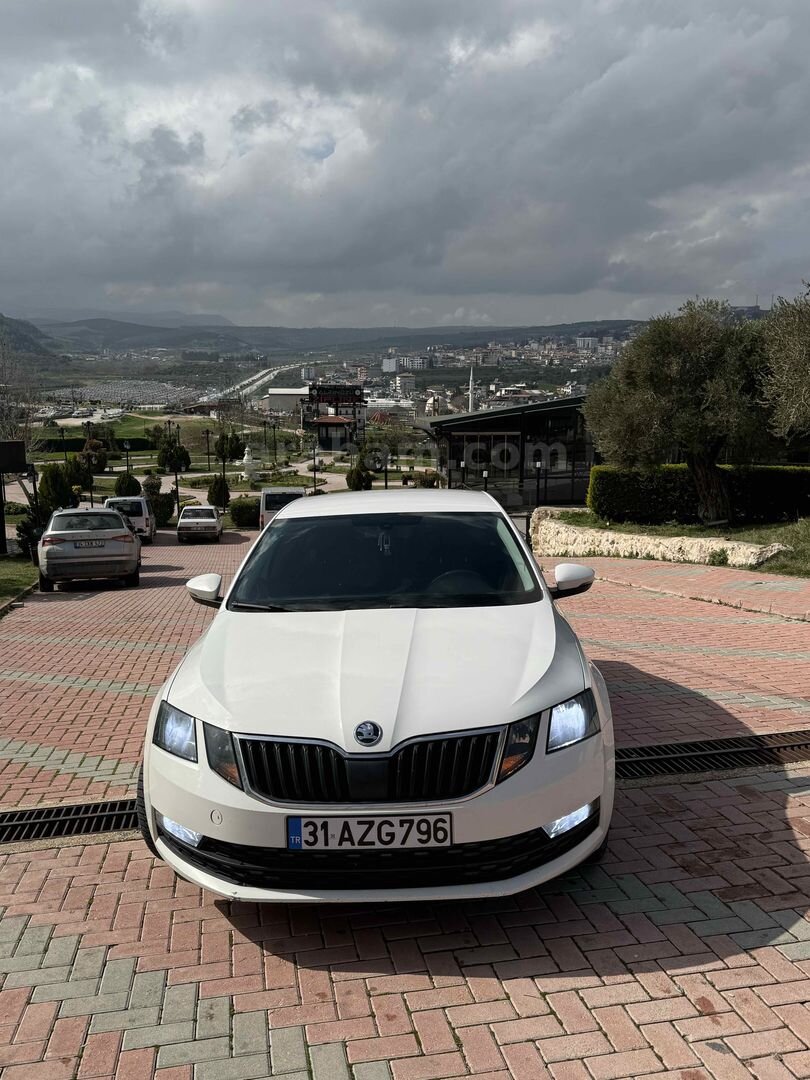 Sahibinden Skoda Octavia 1.6 TDI Optimal 2017 Model Hatay 215.000 km Beyaz 2