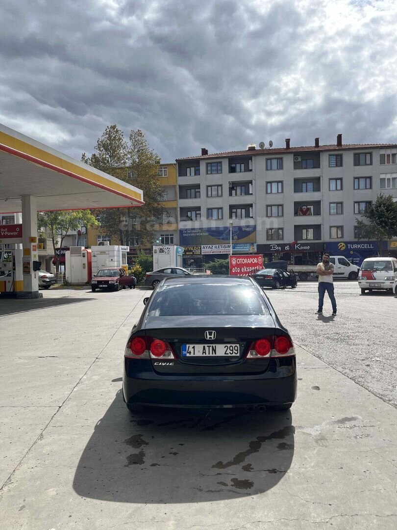 Sahibinden Honda Civic 1.6i VTEC Dream 2008 Model Kocaeli 163.500 km Siyah 6