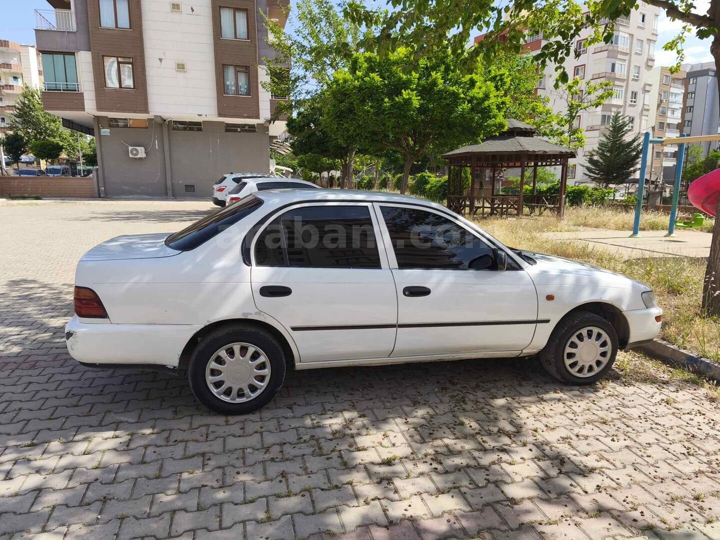 Sahibinden Toyota Corolla 1.3 XE 1998 Model Şanlıurfa 235.000 km Beyaz 4