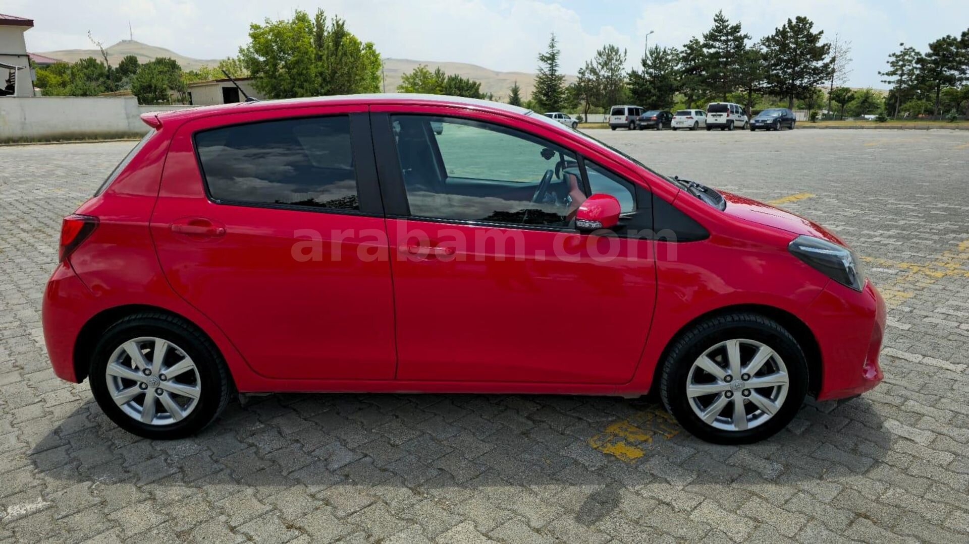 Sahibinden Toyota Yaris 1.33 Style Red Skypack 2015 Model Tunceli 121.000 km Kırmızı 3