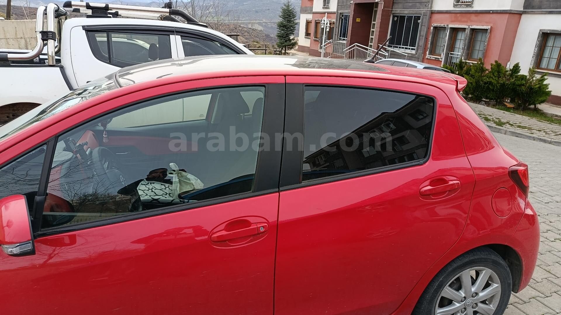 Sahibinden Toyota Yaris 1.33 Style Red Skypack 2015 Model Tunceli 121.000 km Kırmızı 5