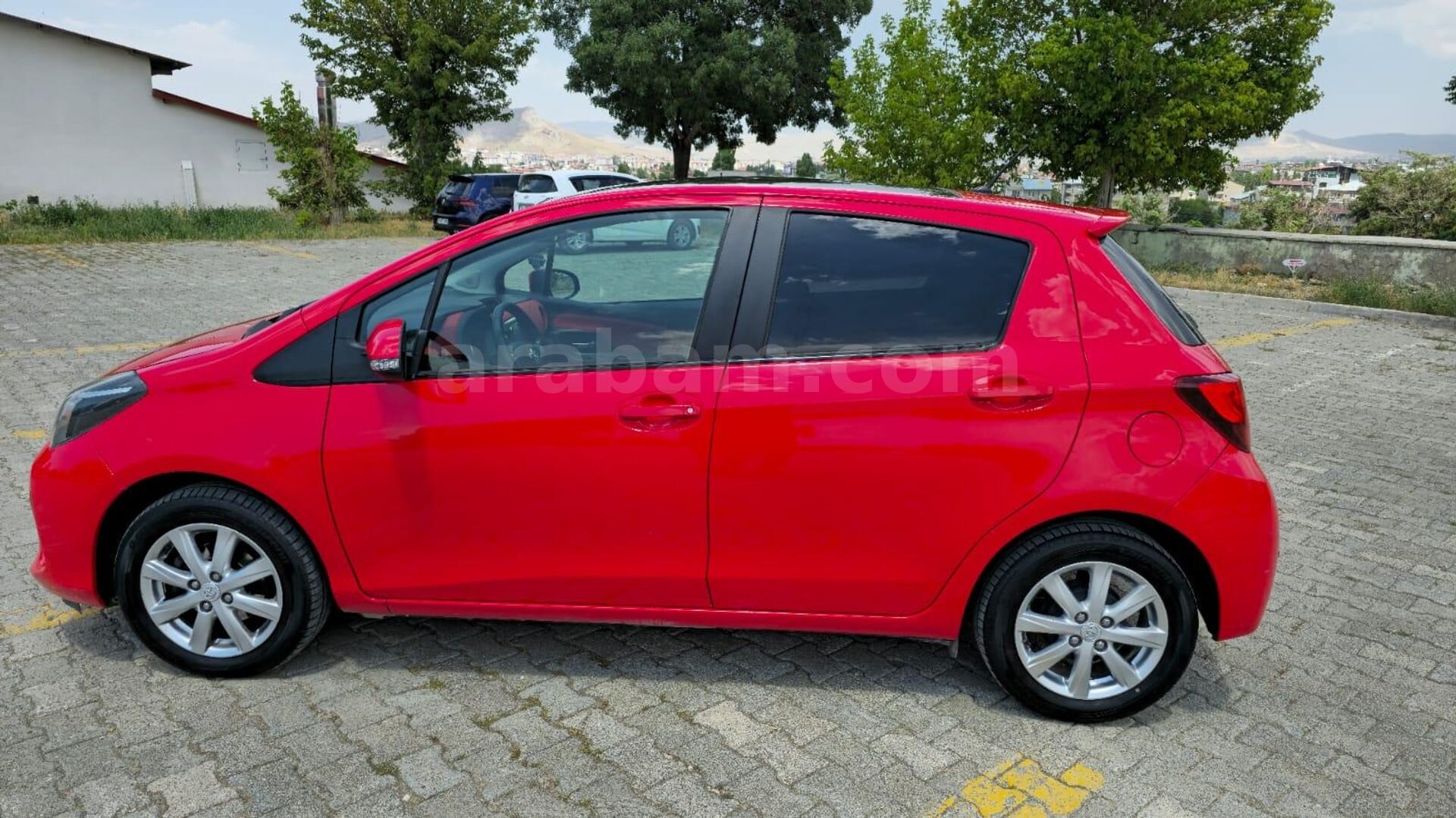Sahibinden Toyota Yaris 1.33 Style Red Skypack 2015 Model Tunceli 121.000 km Kırmızı 4