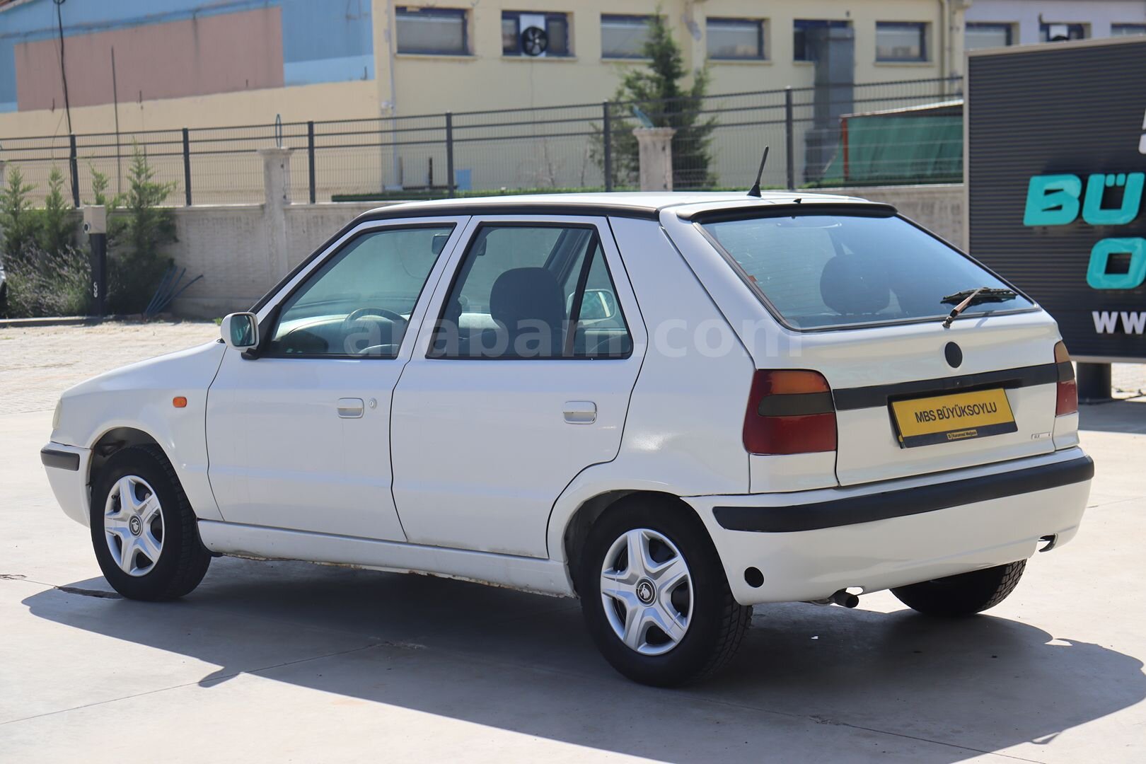 Galeriden Skoda Felicia 1.3 GLXi 2001 Model Konya 323.603 km Beyaz 5