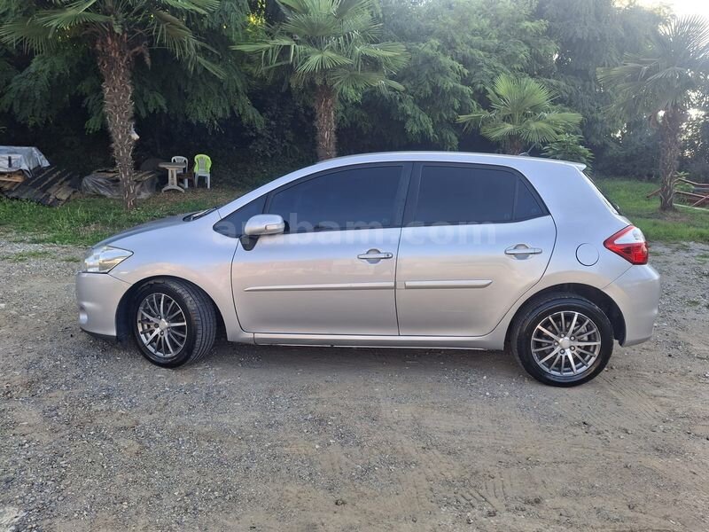 Sahibinden Toyota Auris 1.4 D-4D Comfort Extra 2010 Model Giresun 261.000 km Gri (Gümüş)